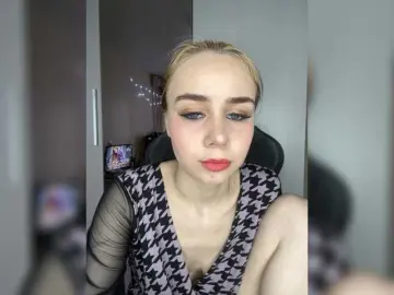 Sweetbitch2005  live sex cam