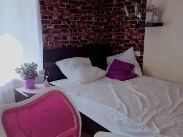 Vinaurra  live sex cam