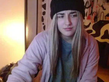 Hi-elora  live sex cam