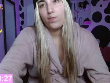 Hi-elora  live sex cam