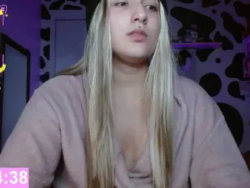 Hi-elora  live sex cam