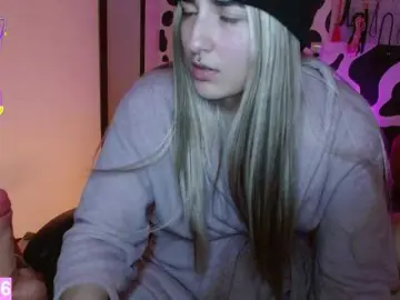 Hi-elora  live sex cam