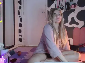 Hi-elora  live sex cam