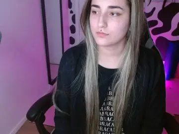 Hi-elora  live sex cam