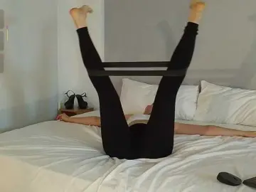 Bella-J  live sex cam