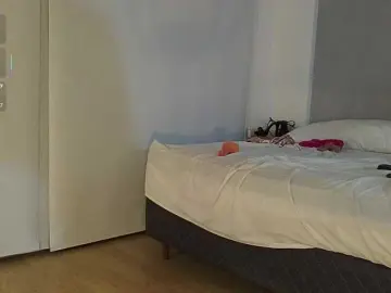 Bella-J  live sex cam
