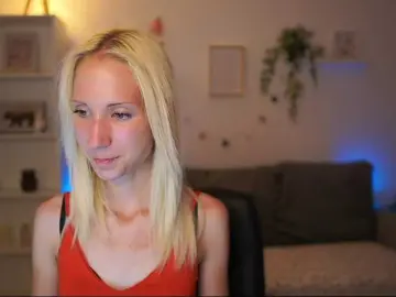 Piperperri18  live sex cam