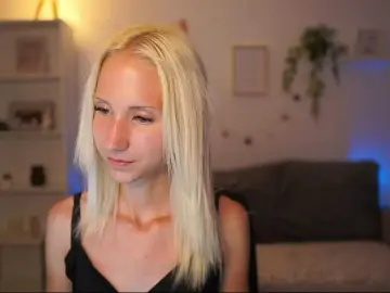 Piperperri18  live sex cam