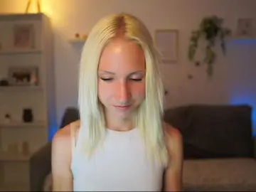Piperperri18  live sex cam