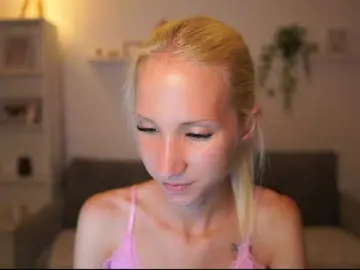 Piperperri18  live sex cam