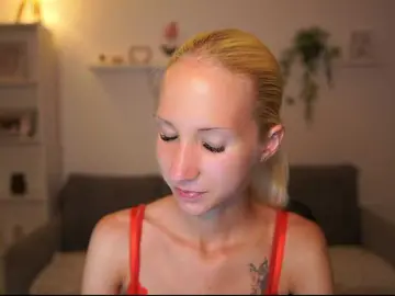 Piperperri18  live sex cam