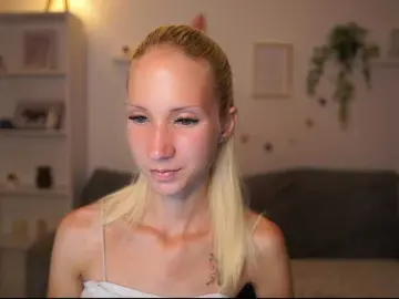 Piperperri18  live sex cam