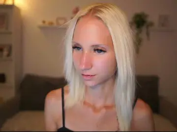 Piperperri18  live sex cam