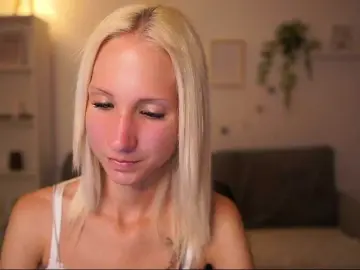 Piperperri18  live sex cam