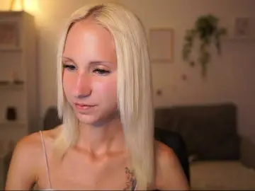 Piperperri18  live sex cam