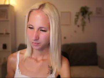 Piperperri18  live sex cam