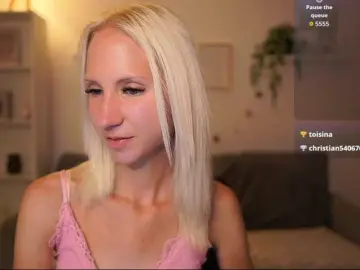 Piperperri18  live sex cam