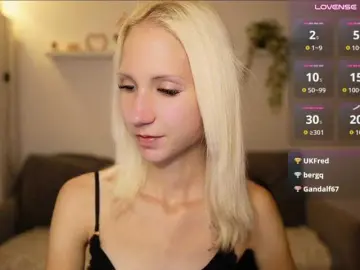 Piperperri18  live sex cam