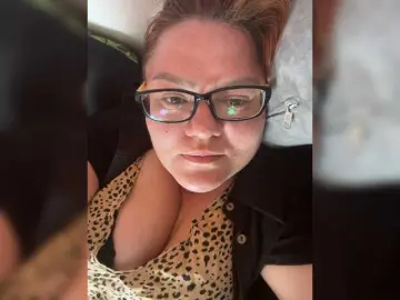 Valentinaweow  live sex cam