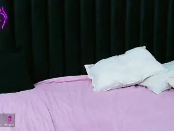 Horny18girl  live sex cam