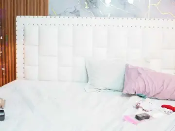 Horny18girl  live sex cam