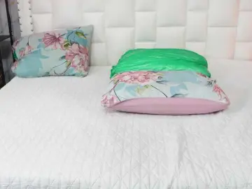 Horny18girl  live sex cam