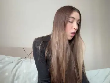 Kitty2003preaty  live sex cam