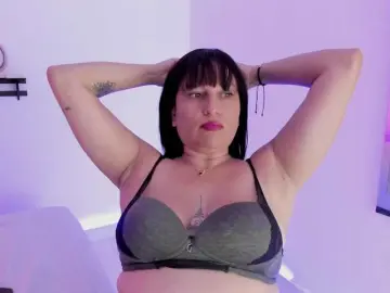 NadiaSamiri  live sex cam