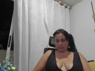 NadiaSamiri  live sex cam