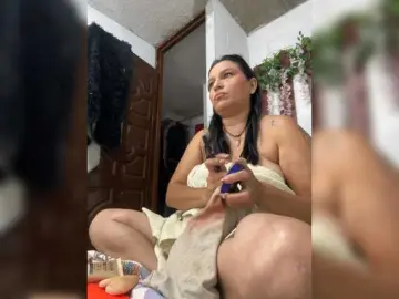 NadiaSamiri  live sex cam