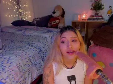 CuteWee420  live sex cam