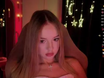 Nestyzz  live sex cam