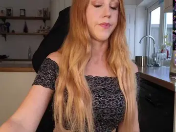 Stripmequick  live sex cam