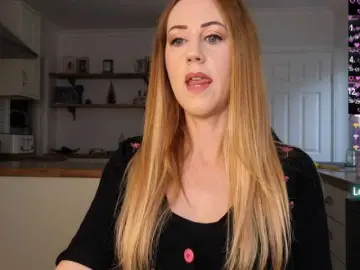 Stripmequick  live sex cam