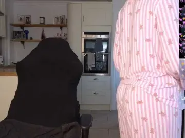 Stripmequick  live sex cam
