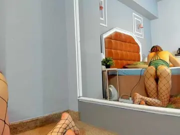 Twistedhoney  live sex cam