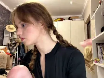 Curlyhaired  live sex cam