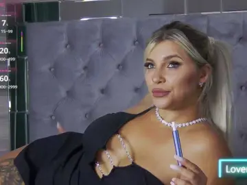 Lorehottie  live sex cam