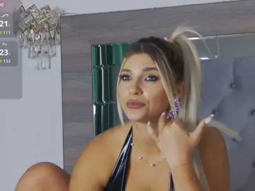Lorehottie  live sex cam