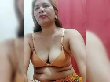 Bigpussylips  live sex cam