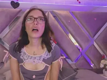 HarperWest  live sex cam