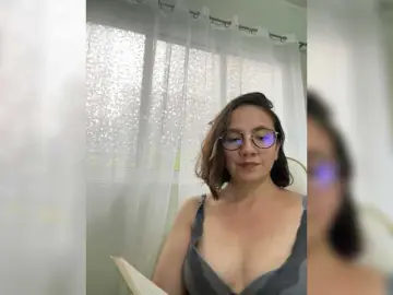 MishelleLpz  live sex cam