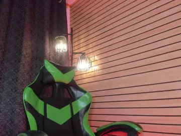 SweetLittleQueenBat  live sex cam