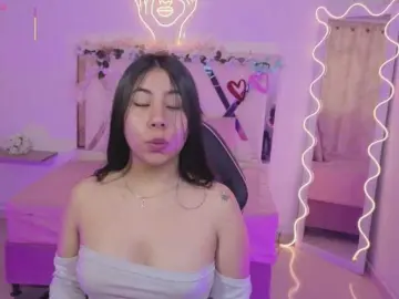 ZURY-TAY  live sex cam