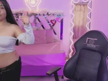 ZURY-TAY  live sex cam