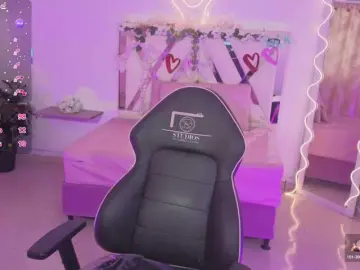 ZURY-TAY  live sex cam