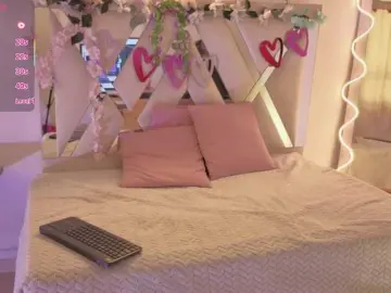 ZURY-TAY  live sex cam