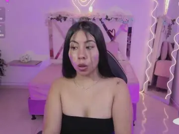 ZURY-TAY  live sex cam