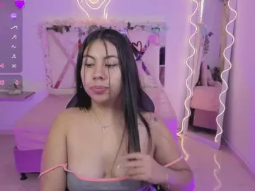 ZURY-TAY  live sex cam