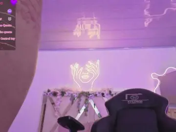 ZURY-TAY  live sex cam